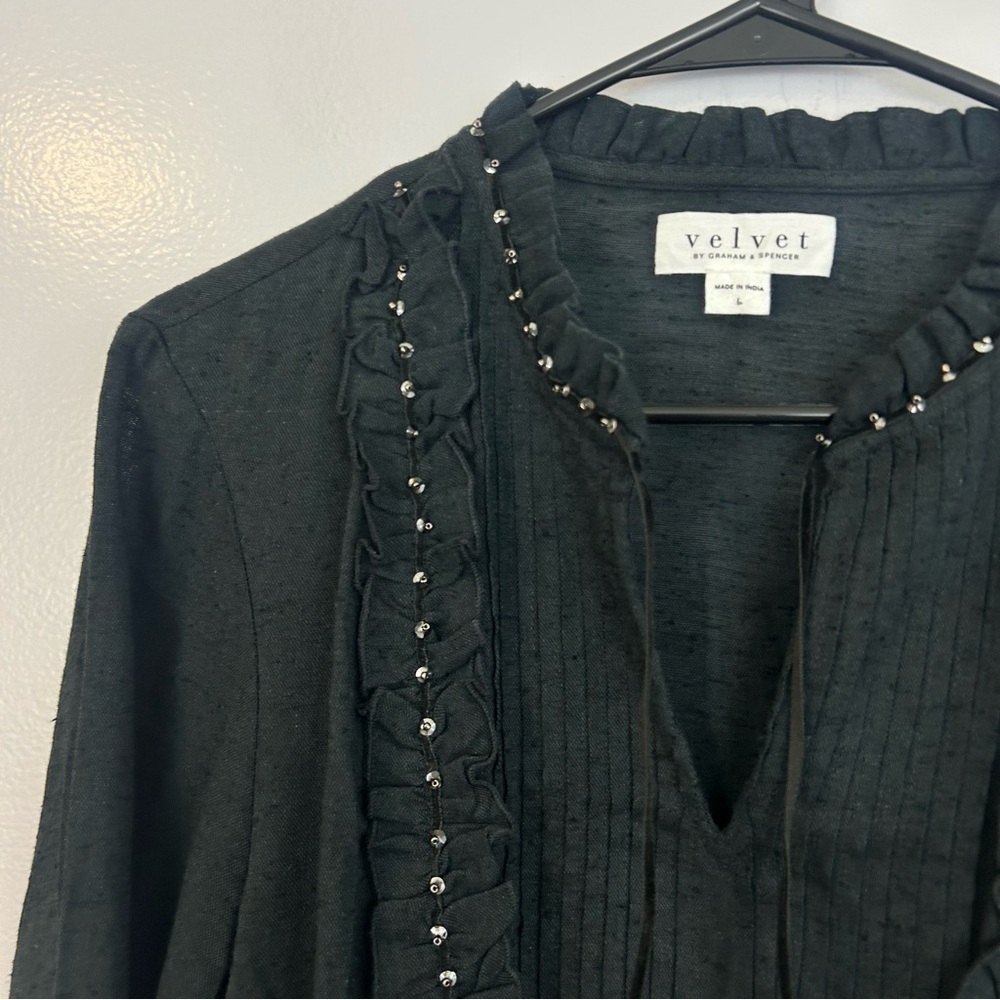 NWT Velvet by Graham & Spencer Black Ruffled Popover Studded Blouse/Top Large - Picture 4 of 12